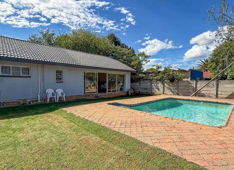 4 Bedroom Property for Sale in Flamwood North West